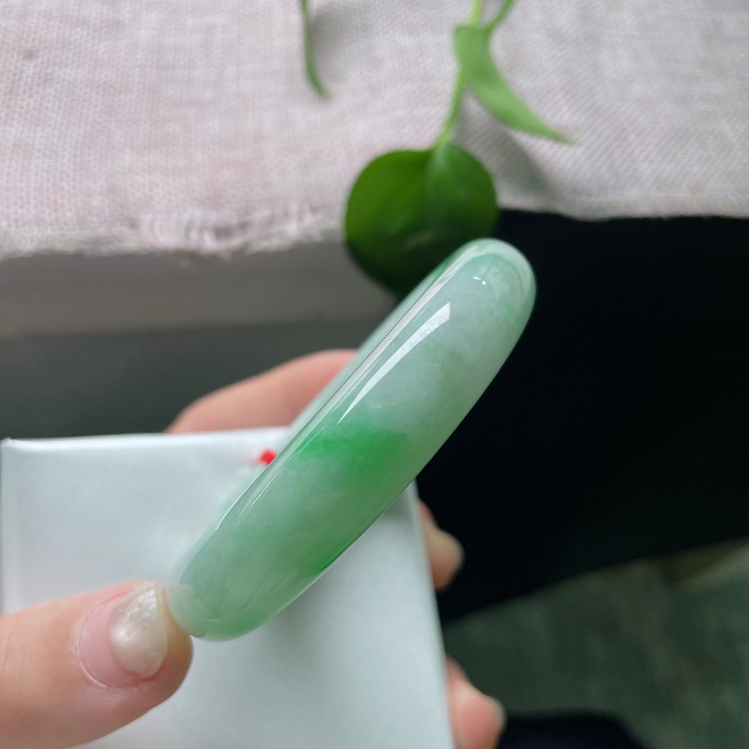 53.8/12.7/8.4飘绿正圈，颜色艳丽，光彩夺目，水润，细腻，贵气，晶体纹，ss54260a