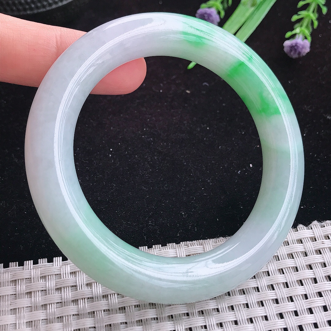实拍A货翡翠56/11.8精美温润飘阳绿胖圆条手镯玉手镯女款平安镯