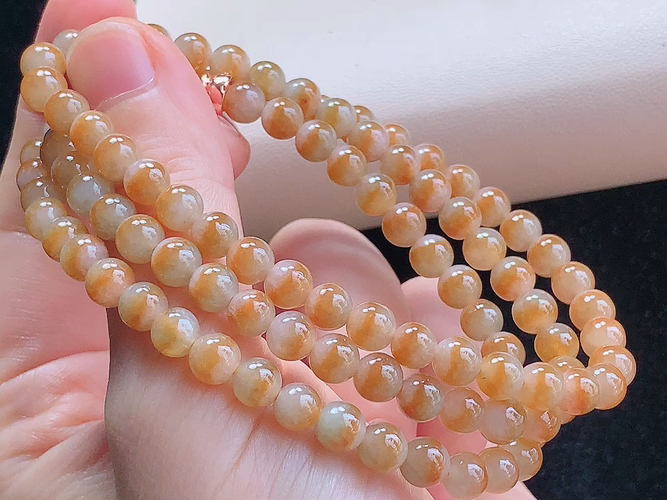 黄翡珠链，度高，尺寸取一5.8mm，包A附证书