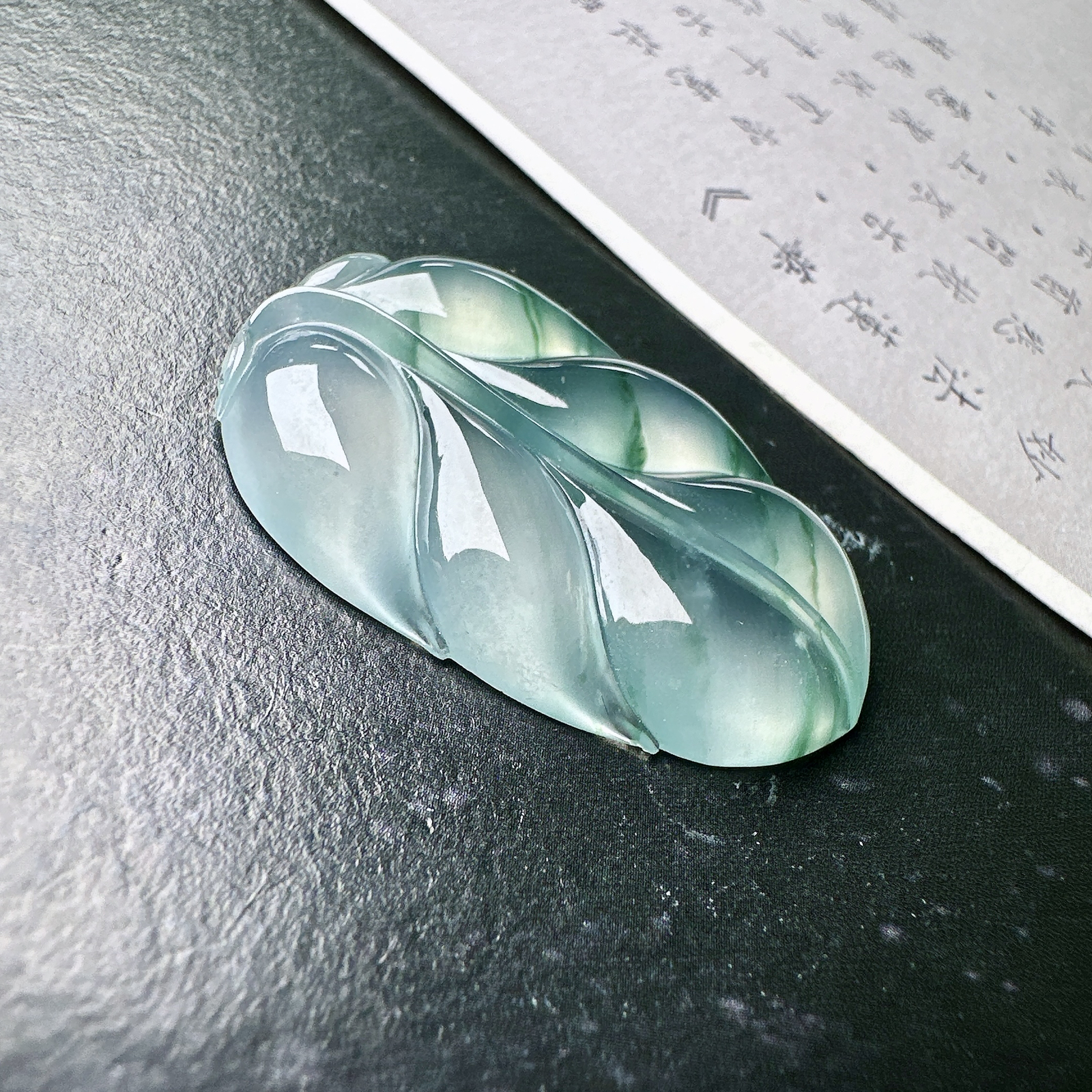 【冰种飘花叶子】金枝玉叶，质地细腻，冰润透亮，光泽出众