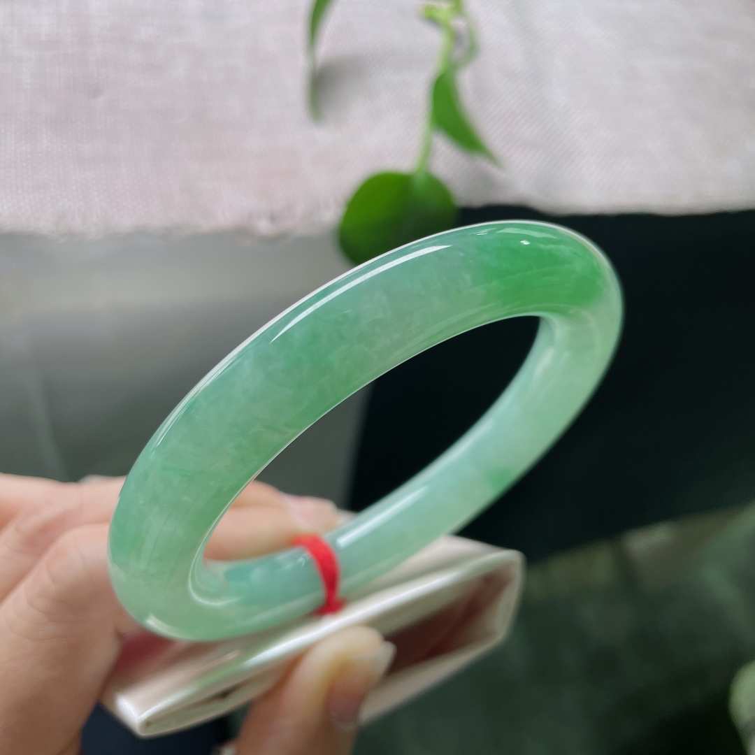 绿底圆条，郁郁葱葱，充满生机和希望，圆润，饱满，种老，无裂，ss53236a