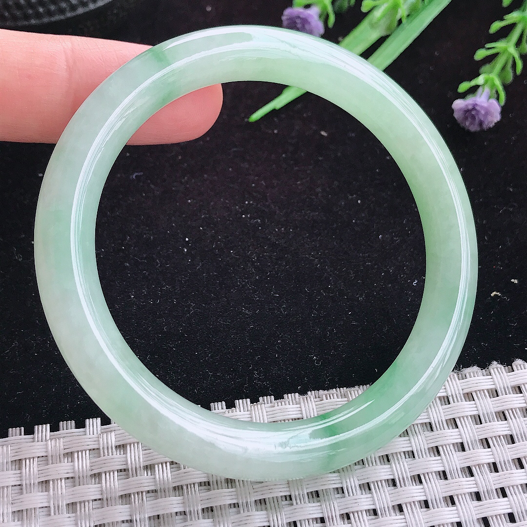 实拍A货翡翠55.5/8.8/8.6老坑冰胶飘阳绿圆条手镯玉手镯女款平安镯