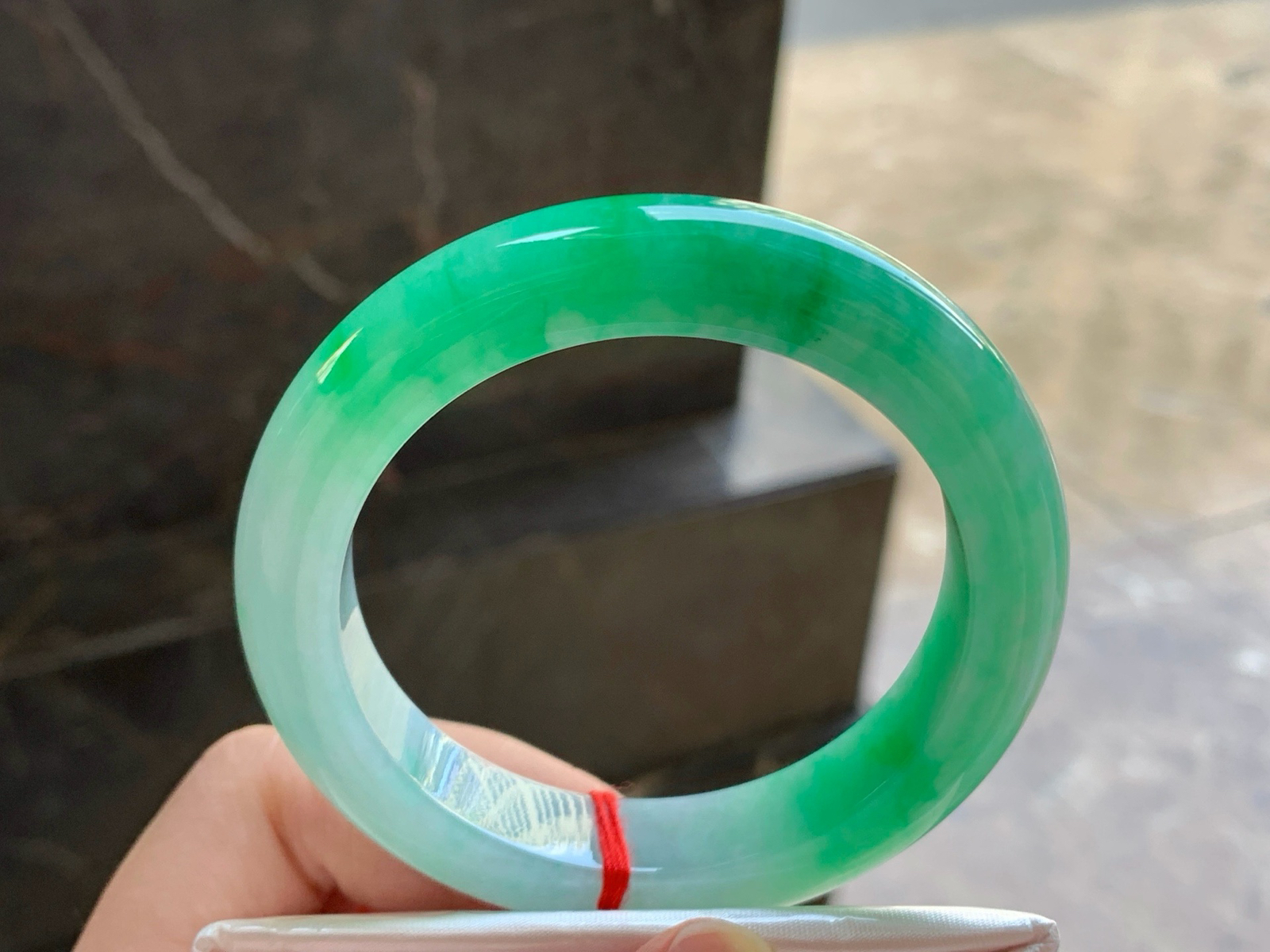 55-12.2-9.8
阳绿色手镯^_^色阳 玉质温润