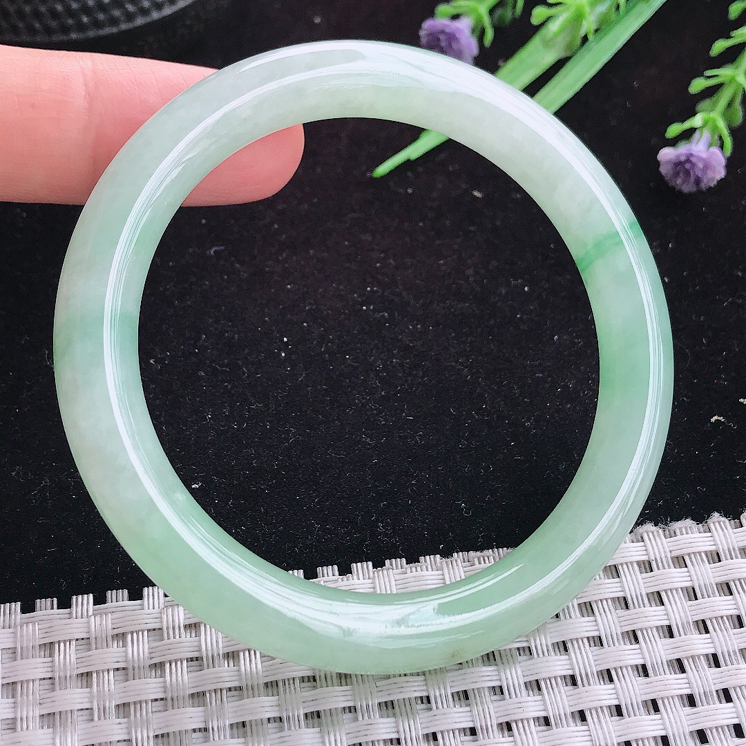 实拍A货翡翠55.5/8.8/8.6老坑冰胶飘阳绿圆条手镯玉手镯女款平安镯