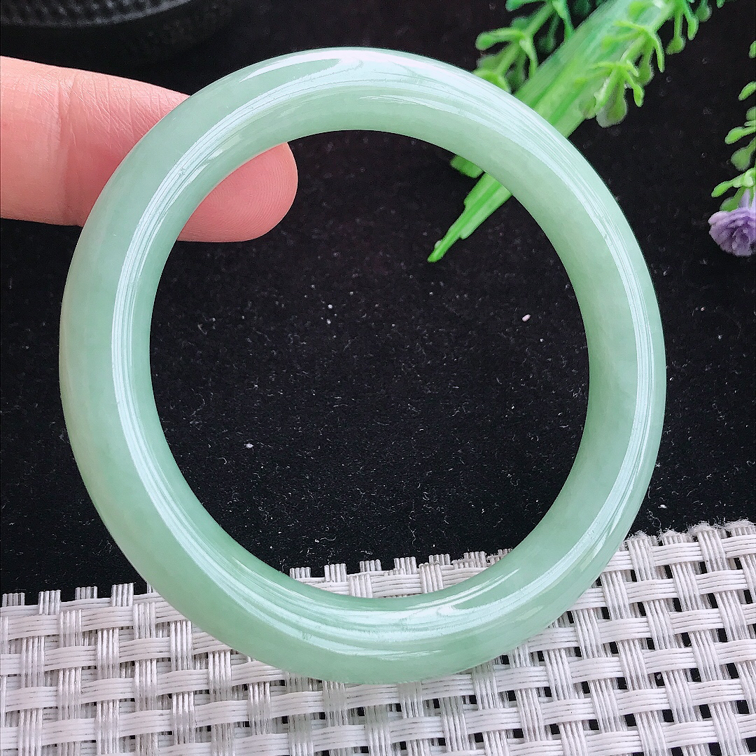 实拍A货翡翠52/8.8/9老坑温润满绿圆条手镯玉手镯女款平安镯