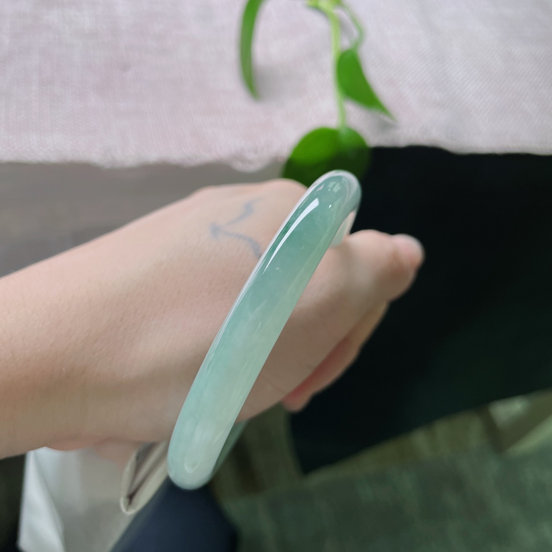 56.2/8.8，飘花圆条，水头好，种老，蓝底。沉稳内敛，有纹，ss54345a