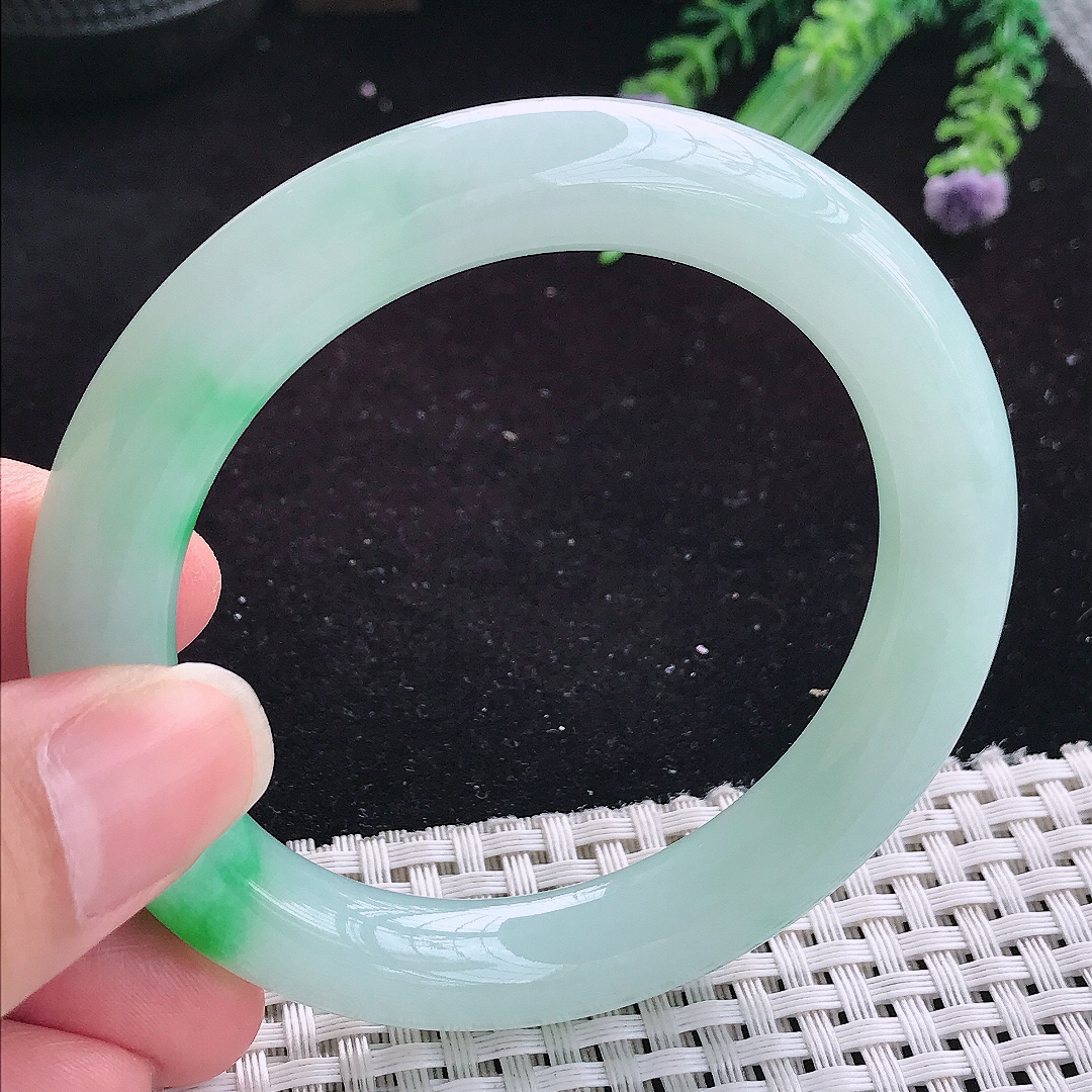 实拍A货翡翠55/10.5/10.3老坑冰润晴底飘阳绿圆条手镯玉手镯女款平安镯