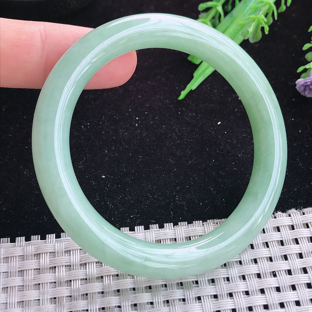 实拍A货翡翠52/8.8/9老坑温润满绿圆条手镯玉手镯女款平安镯