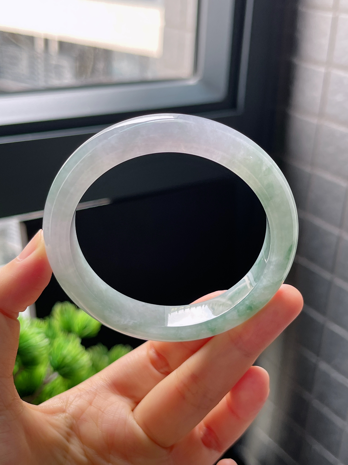 圈口56.5，冰糯飘花淡紫底翡翠正圈手镯