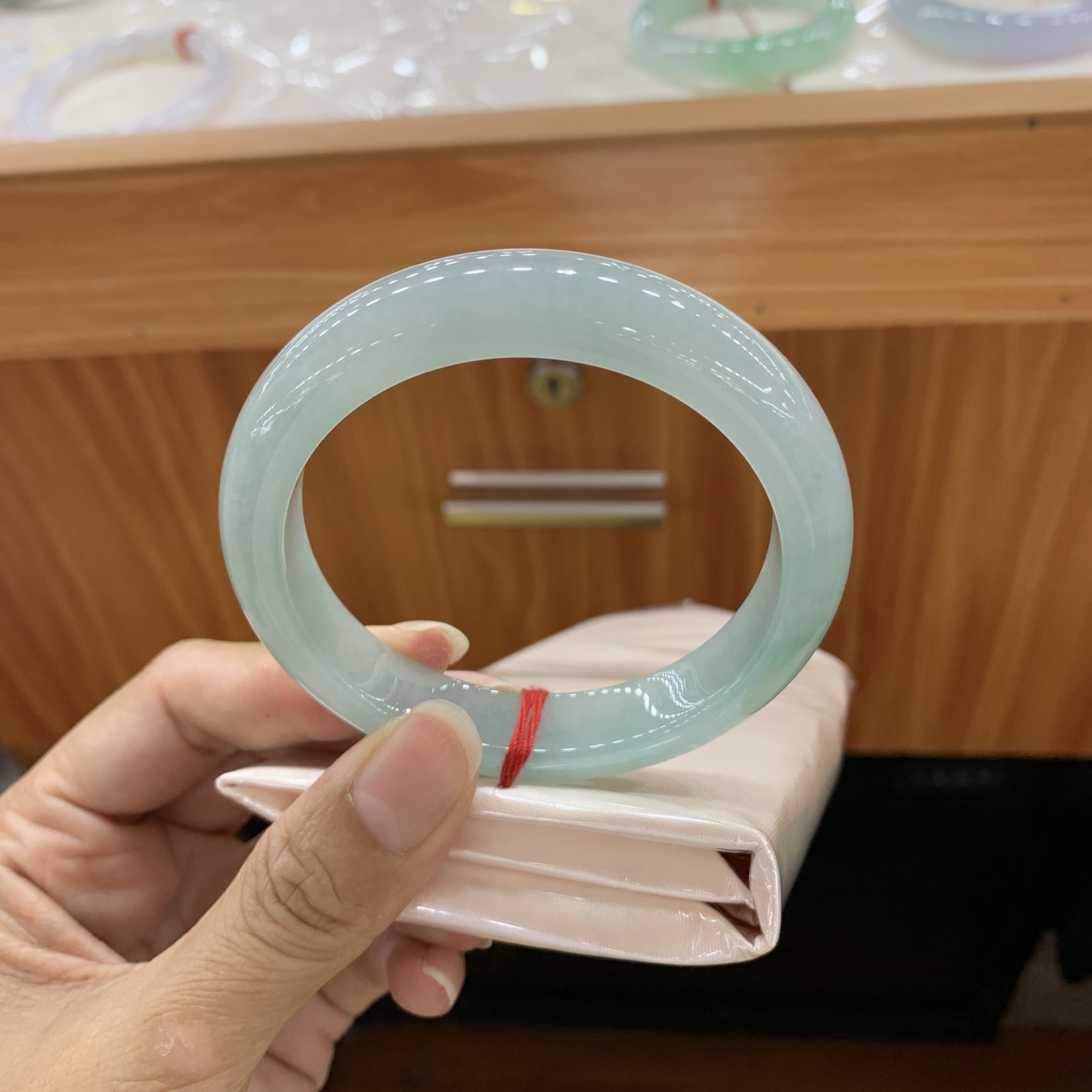 060309FN 湖水蓝正圈翡翠手镯 57-12-8.6