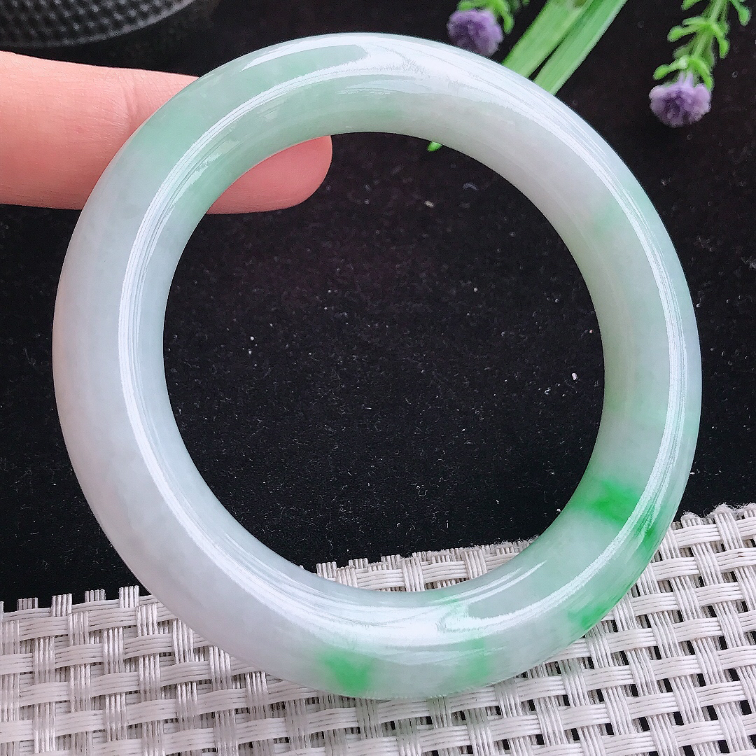 实拍A货翡翠56/11.8精美温润飘阳绿胖圆条手镯玉手镯女款平安镯