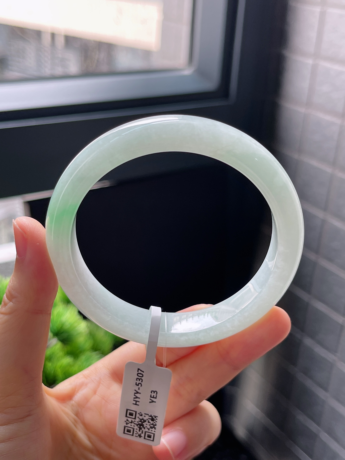 正圈59圈口，翡翠糯化种飘绿手镯