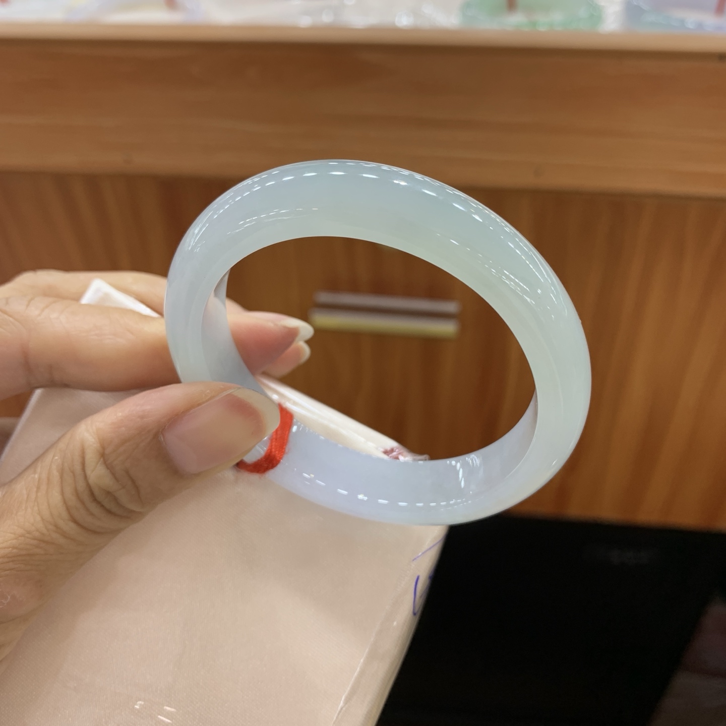 冰蓝底贵妃翡翠手镯 54.3-48-12.3-8
