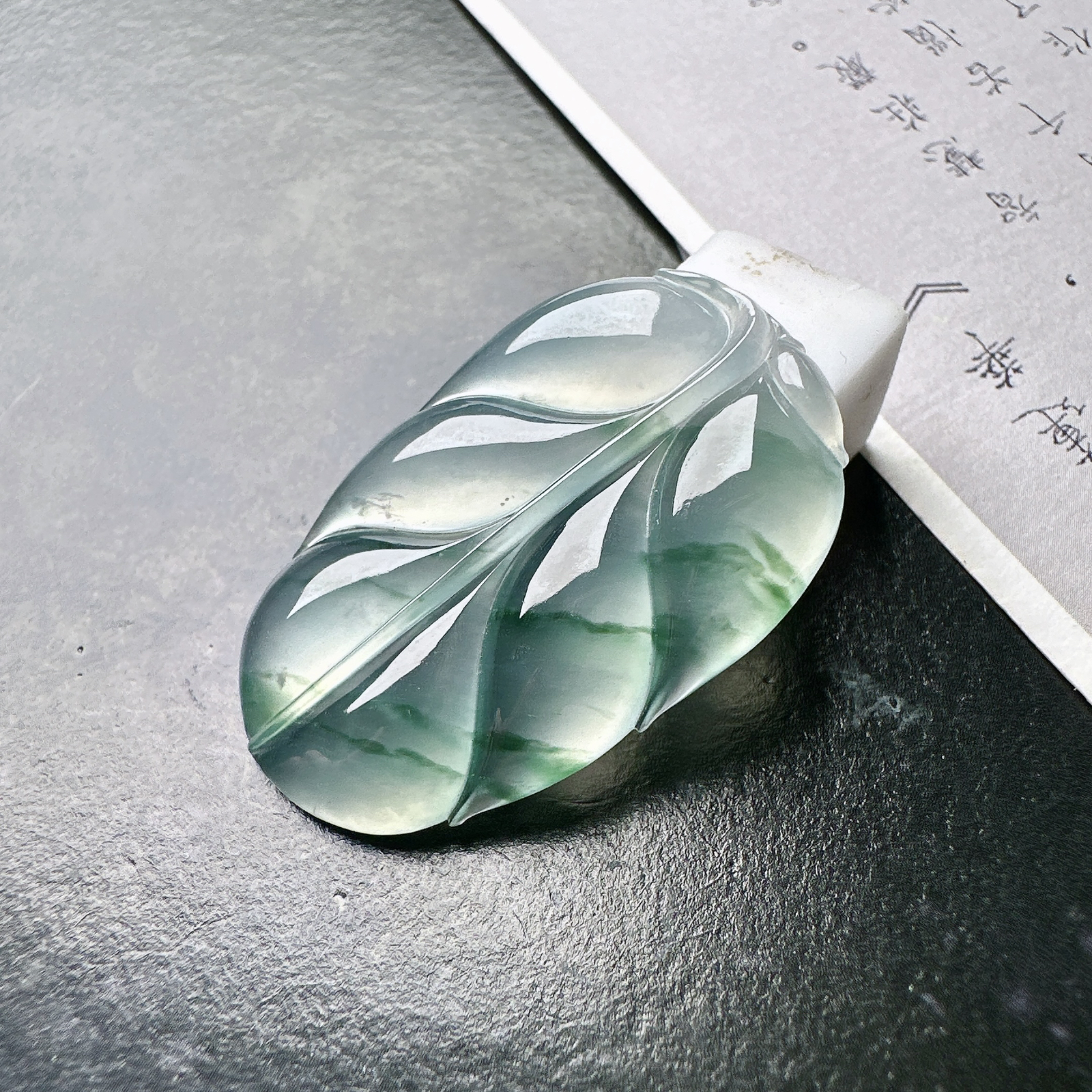 【冰种飘花叶子】金枝玉叶，质地细腻，冰润透亮，光泽出众