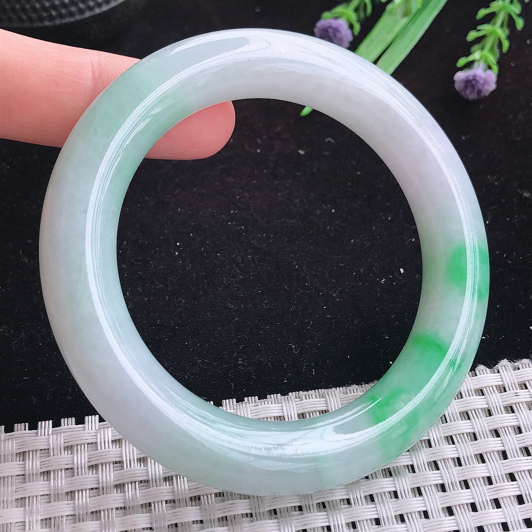 实拍A货翡翠56/11.8精美温润飘阳绿胖圆条手镯玉手镯女款平安镯