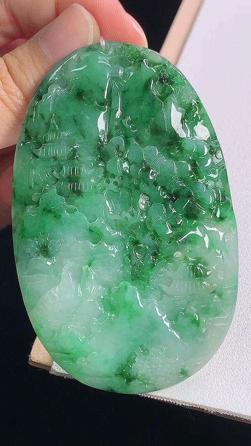 冰飘绿山水牌，无裂，尺寸:69.7-43.8-6.0mm 28