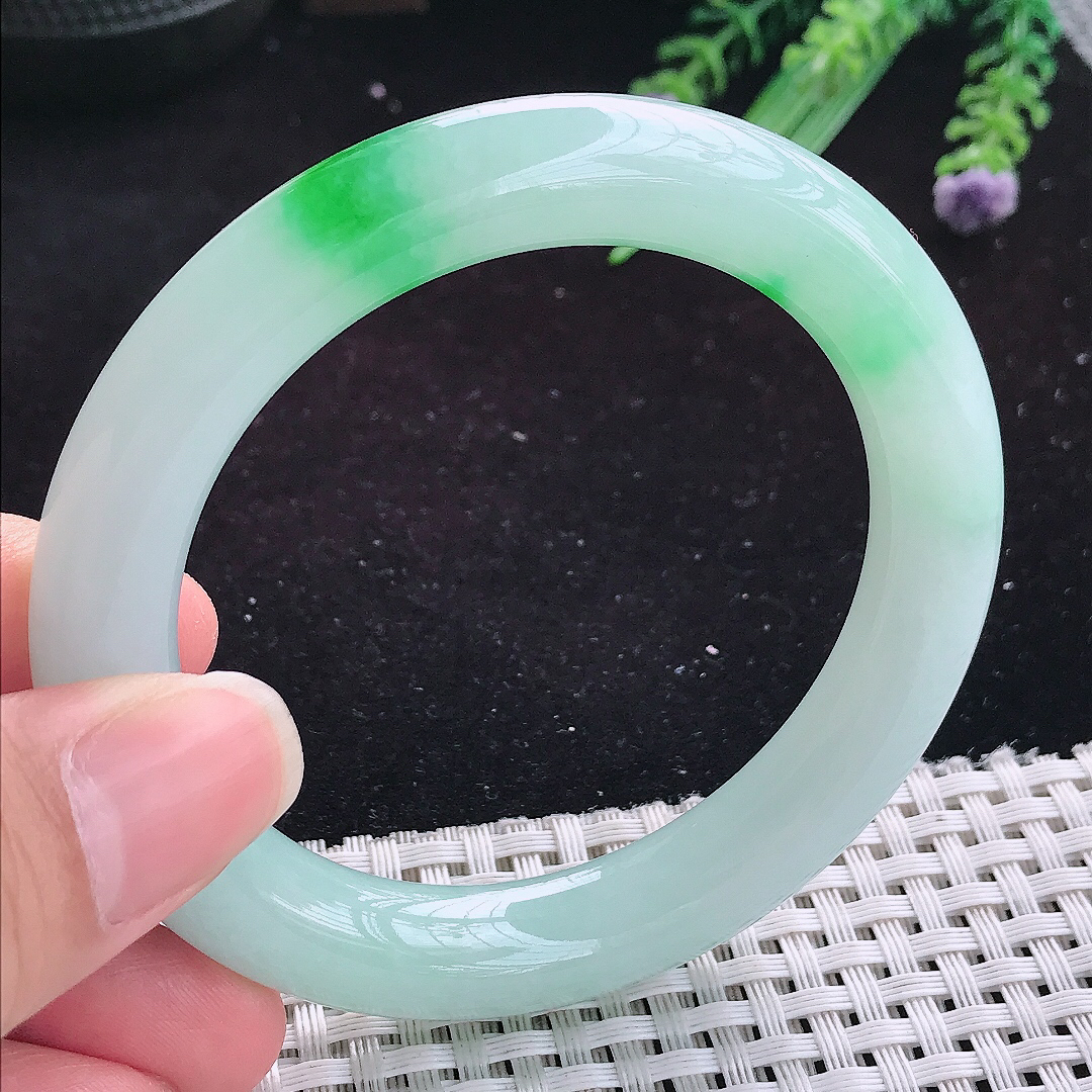 实拍A货翡翠55/10.5/10.3老坑冰润晴底飘阳绿圆条手镯玉手镯女款平安镯