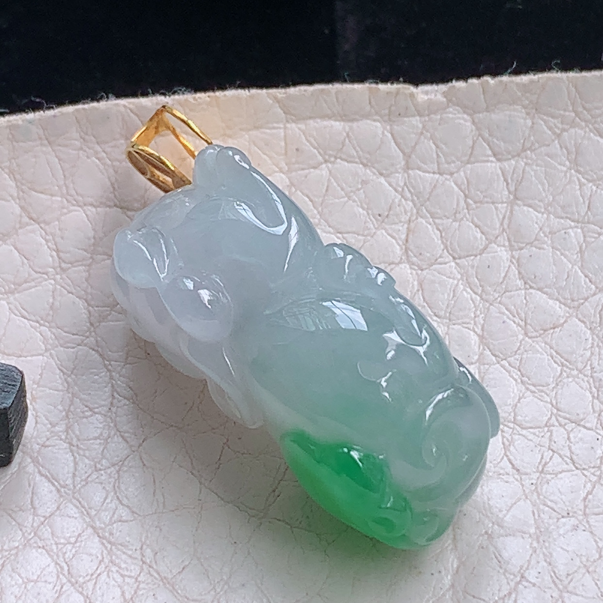 zz3实拍26*29.5*5.5天然缅甸翡翠飘绿招财貔貅吊坠 18k金扣