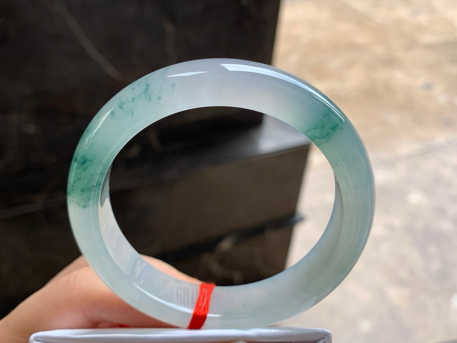 57-13.2-8.6
冰蓝花手镯^_^种水好 清新
