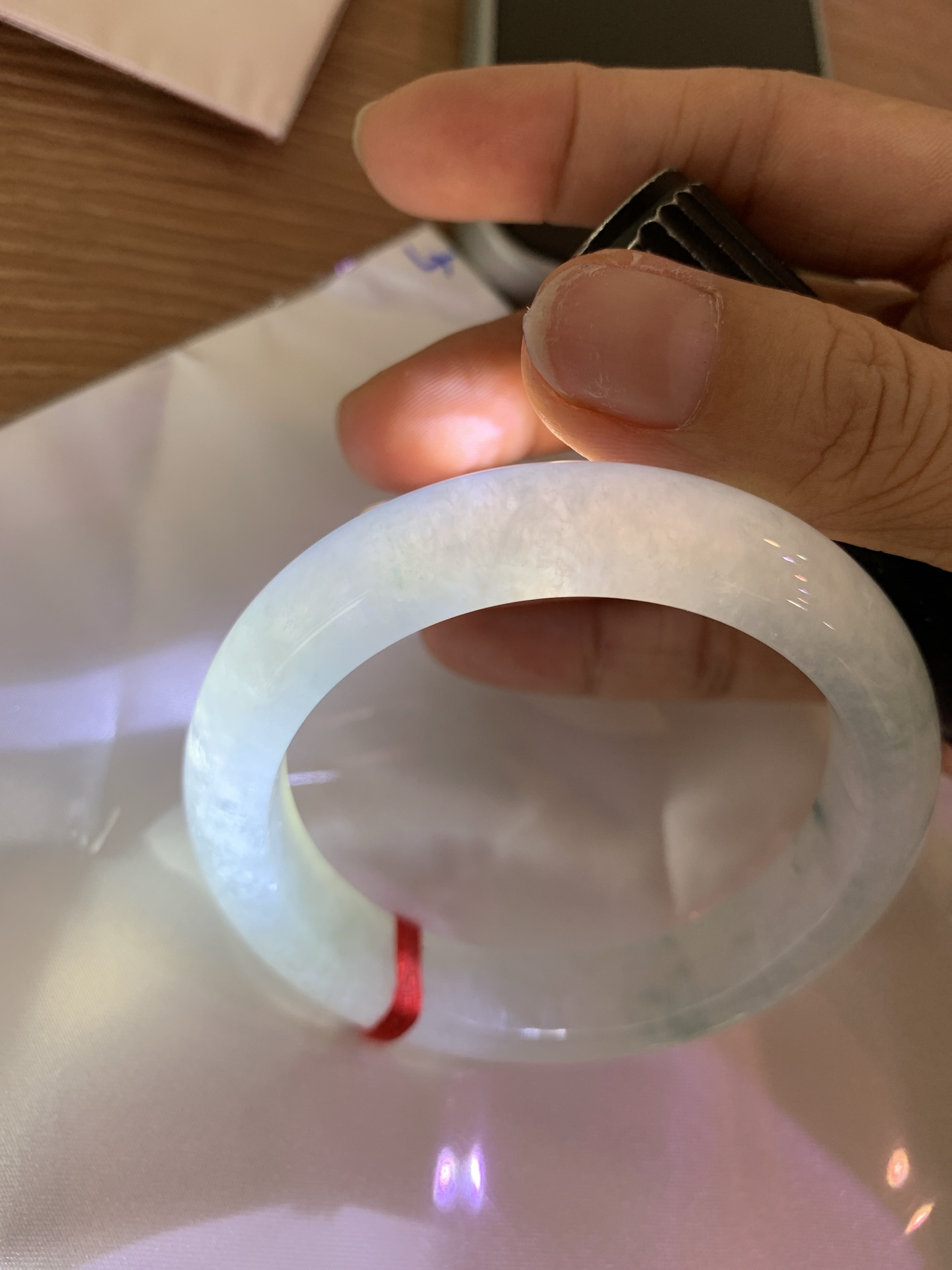 冰飘花正圈 55.3-8.5-12 0604-N887 打灯细纹，底妆冰润素白，冰底中开出了朵朵蓝花，飘花灵动飘逸，勾勒出一幅唯美诗意的山水意境画，古典优雅又秀气