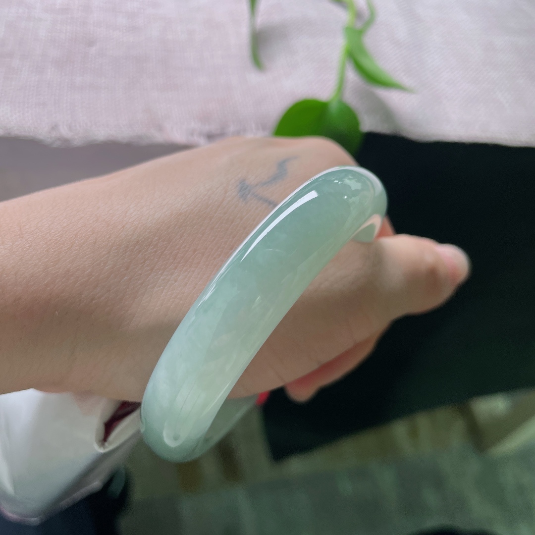 53.2/12.4/7.7，淡绿正圈，清秀，文雅，水头好，种老，温婉贤淑，晶体，ss52909a