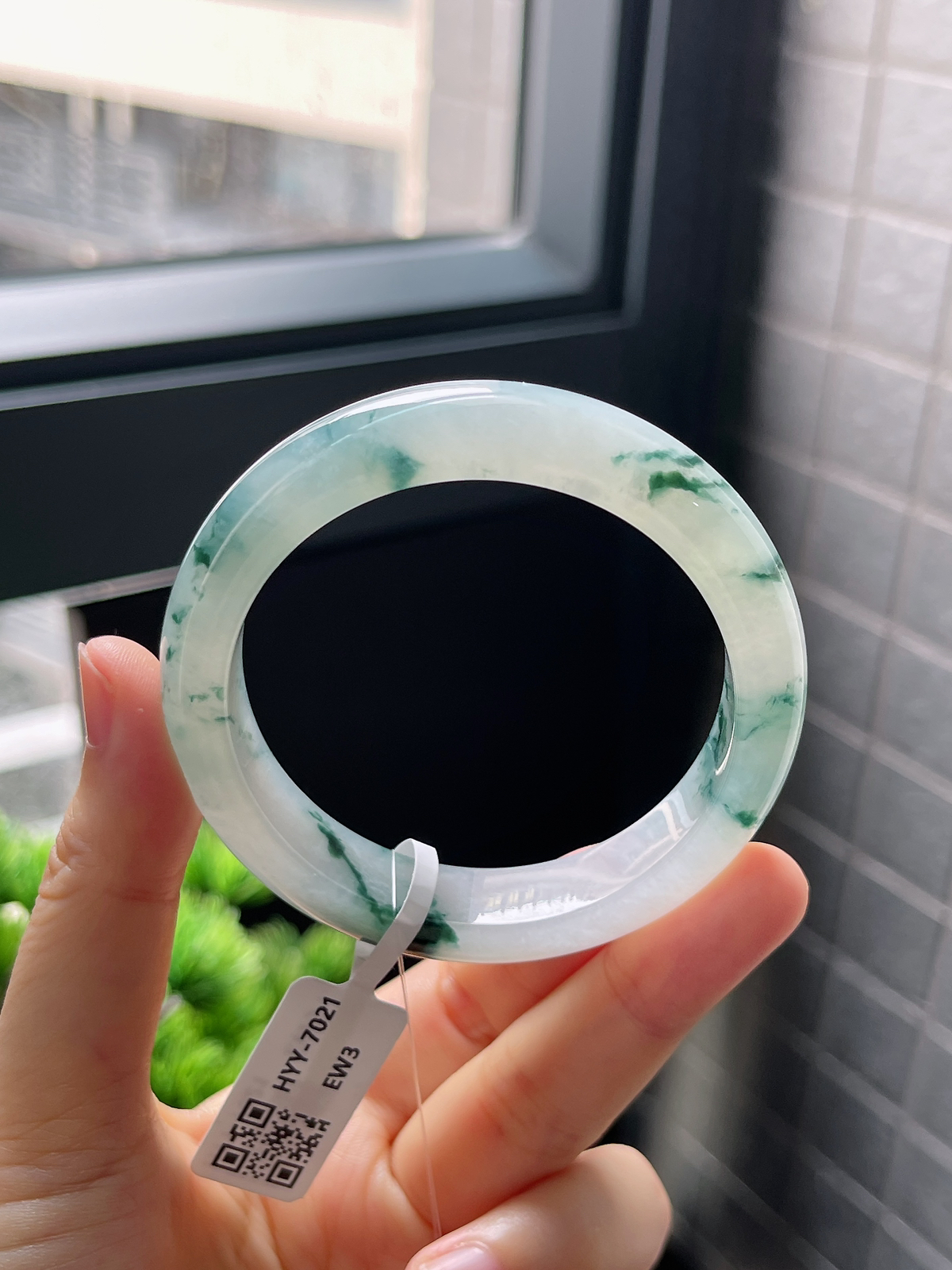 正圈53圈口，翡翠冰糯种飘绿手镯 飘花很有意境 强推