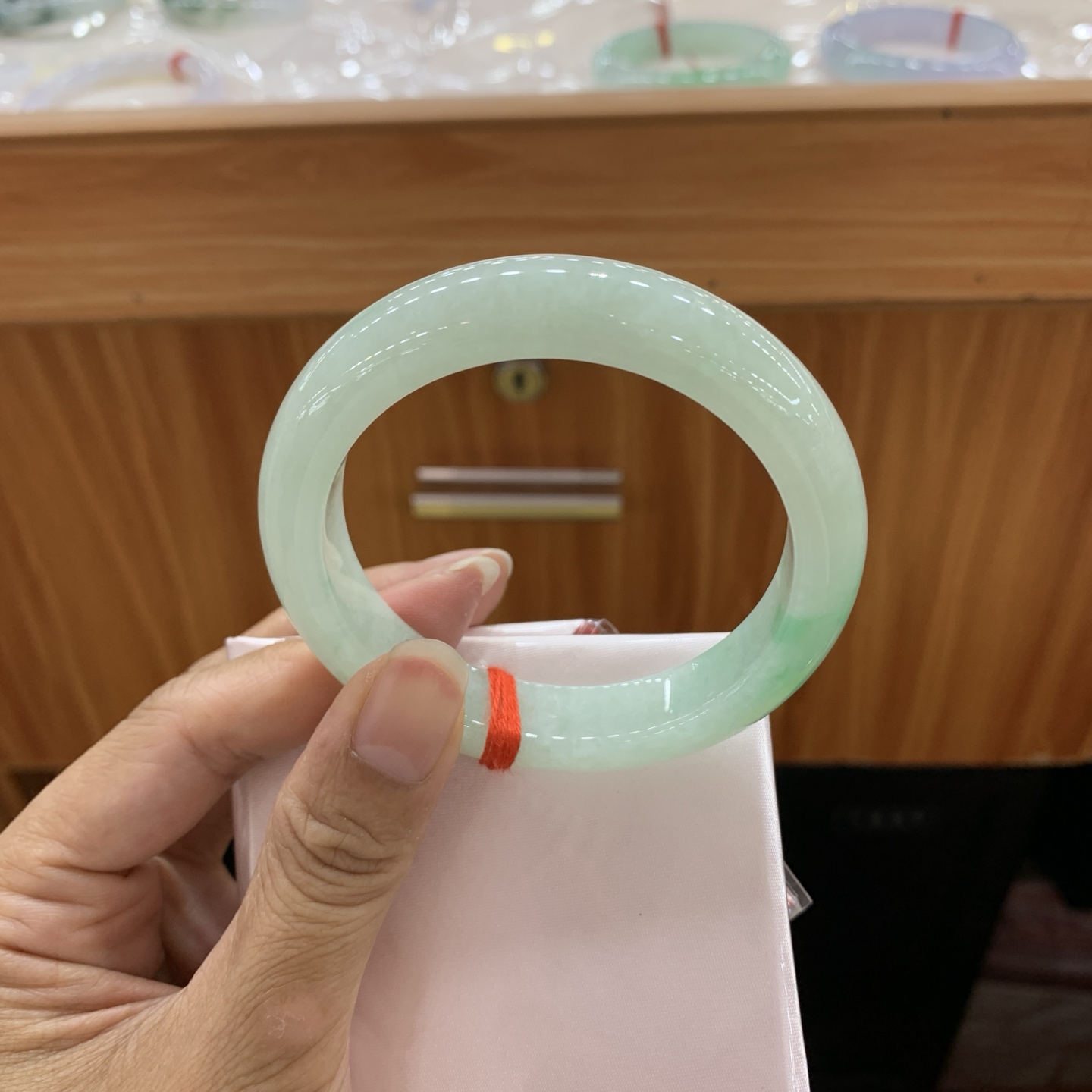 060305FN 飘绿正圈翡翠手镯 56.3-12-8.8