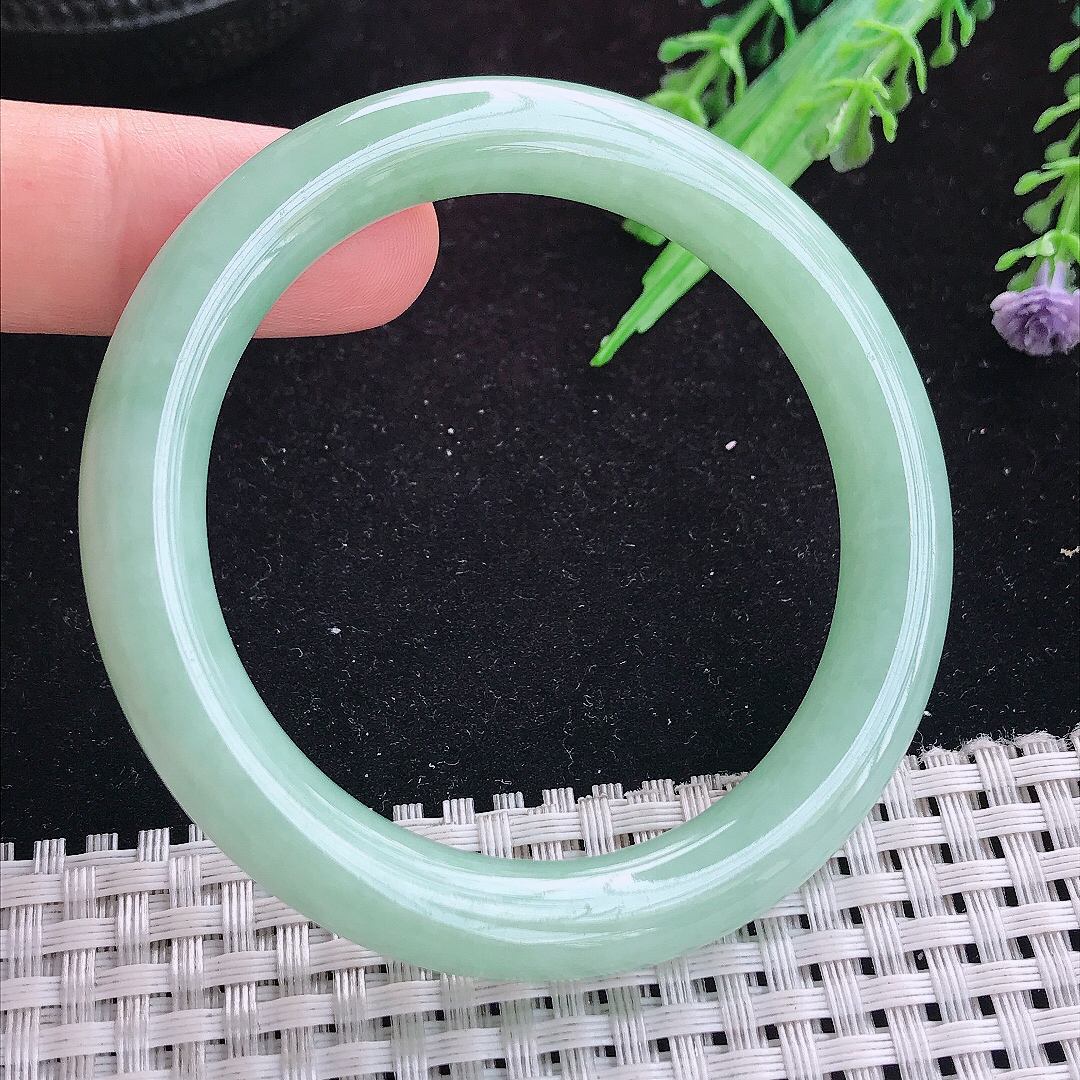 实拍A货翡翠52/8.8/9老坑温润满绿圆条手镯玉手镯女款平安镯