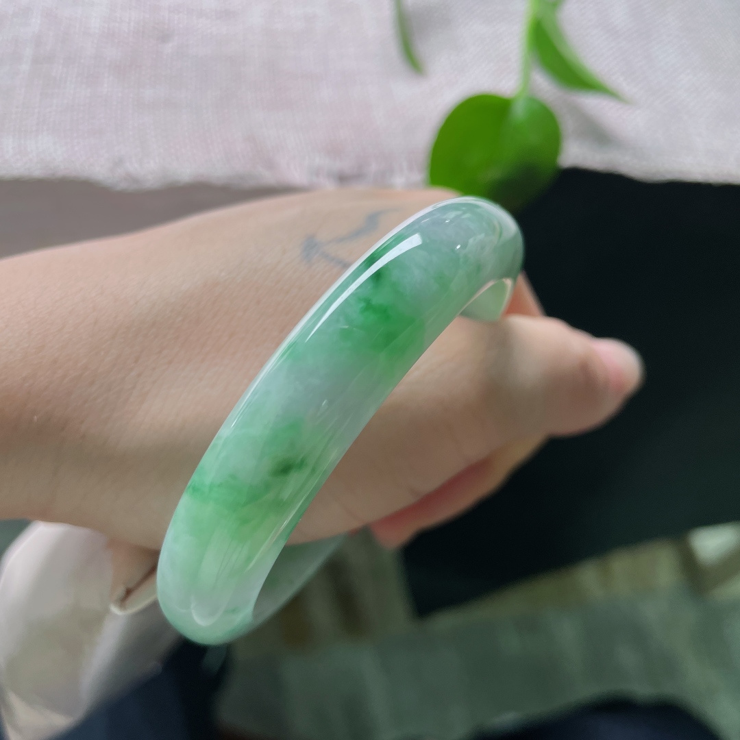 54.9/12/7.3，飘绿正圈，水头好，“天街小雨润如酥，草色遥看近却无”的意境美，晶体棉，ss53383a