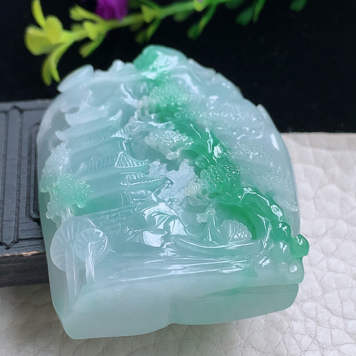 zz3实拍50*37.5*11.5天然缅甸翡翠飘绿精雕大山水牌吊坠