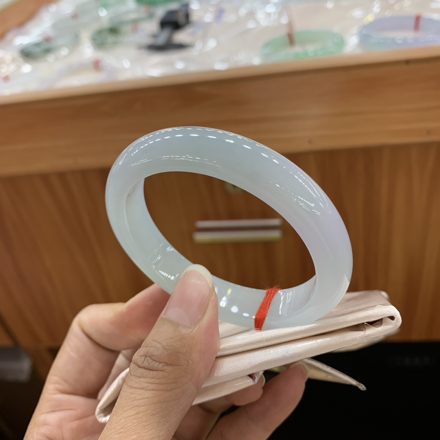 冰蓝底贵妃翡翠手镯 54.3-48-12.3-8