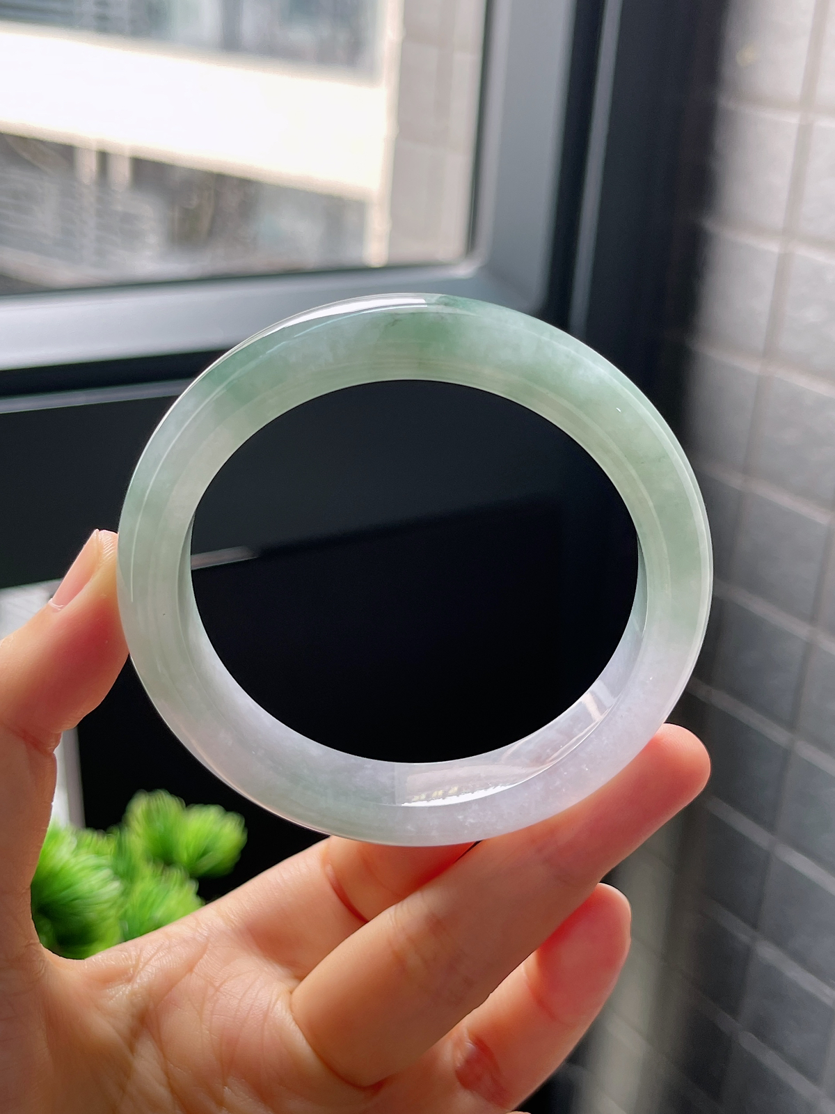 圈口56.5，冰糯飘花淡紫底翡翠正圈手镯