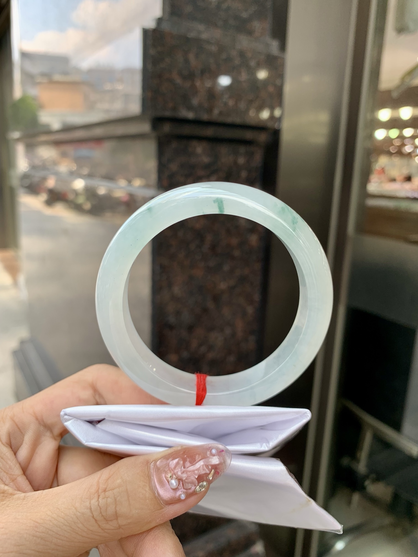 冰飘花正圈 55.3-8.5-12 0604-N887 打灯细纹，底妆冰润素白，冰底中开出了朵朵蓝花