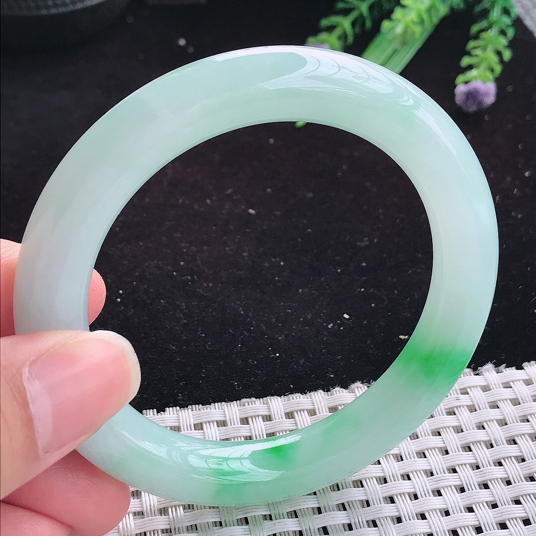 实拍A货翡翠55/10.5/10.3老坑冰润晴底飘阳绿圆条手镯玉手镯女款平安镯