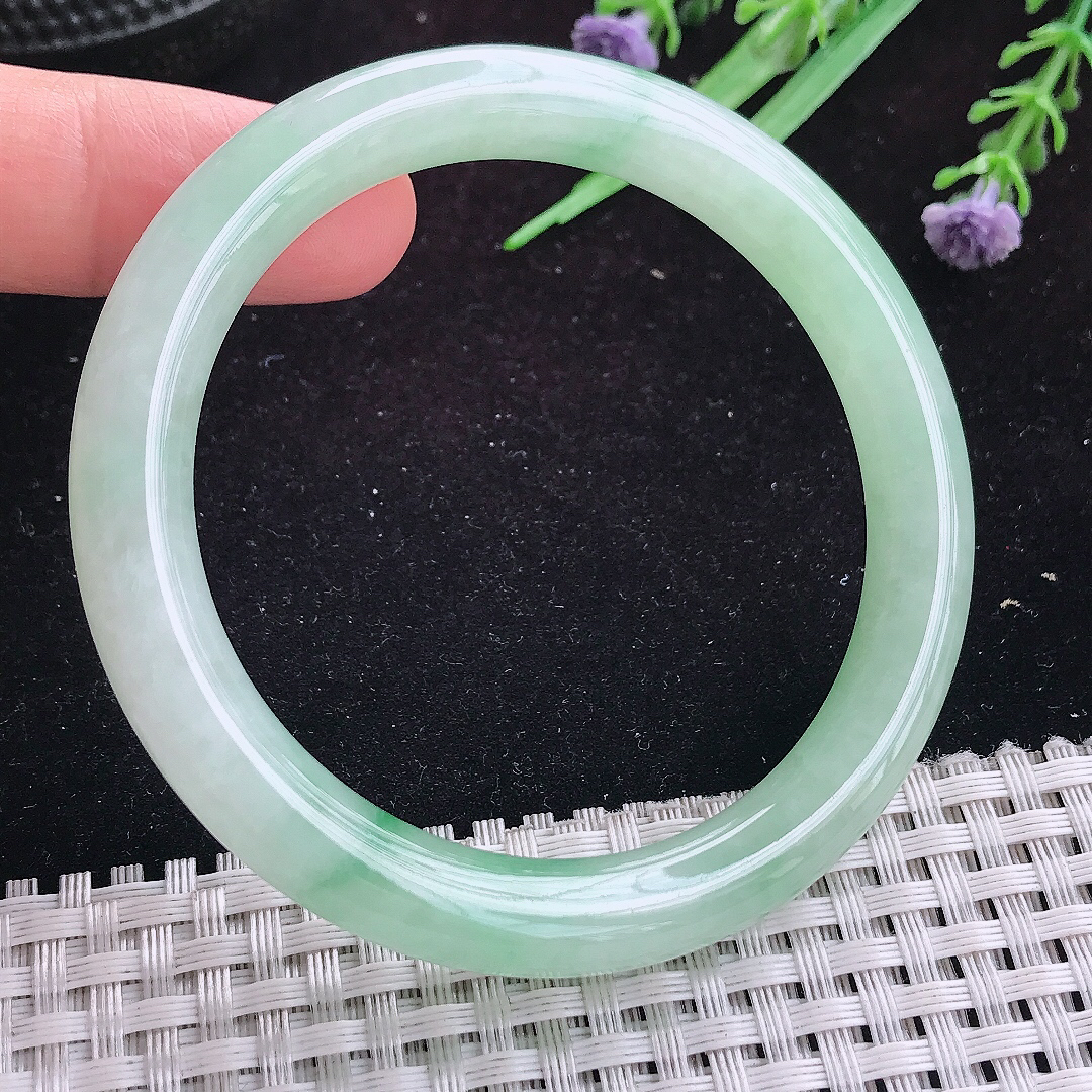 实拍A货翡翠55.5/8.8/8.6老坑冰胶飘阳绿圆条手镯玉手镯女款平安镯