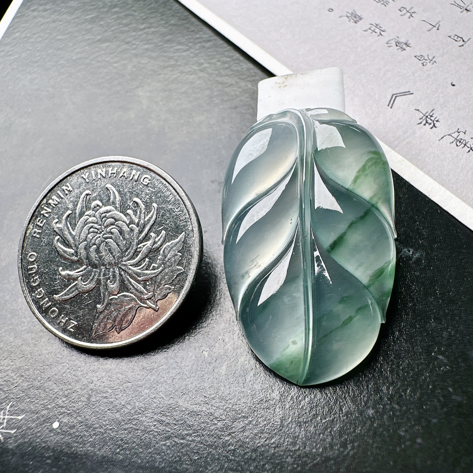 【冰种飘花叶子】金枝玉叶，质地细腻，冰润透亮，光泽出众