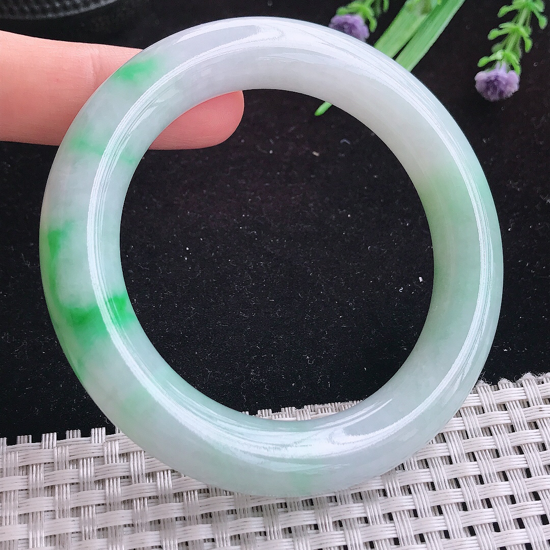 实拍A货翡翠56/11.8精美温润飘阳绿胖圆条手镯玉手镯女款平安镯
