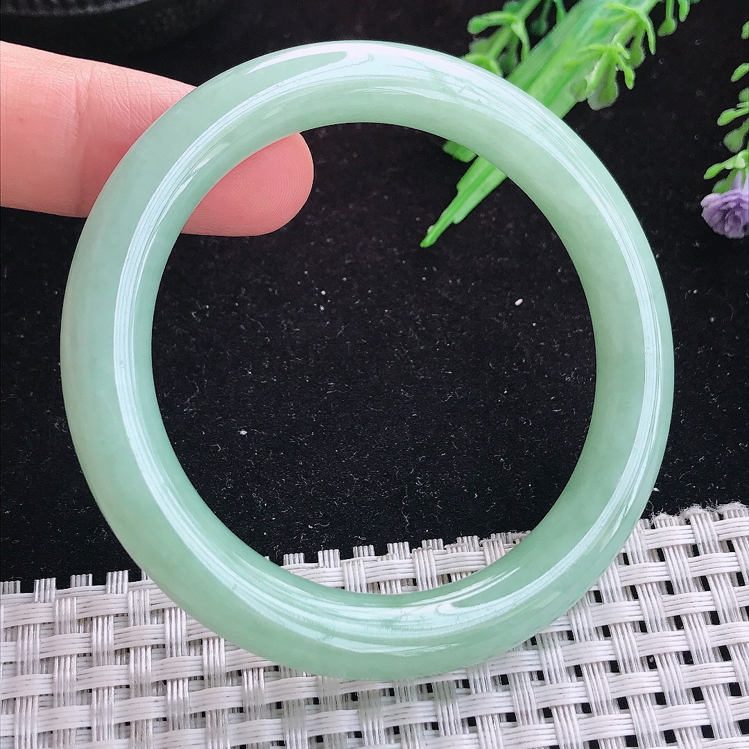 实拍A货翡翠52/8.8/9老坑温润满绿圆条手镯玉手镯女款平安镯