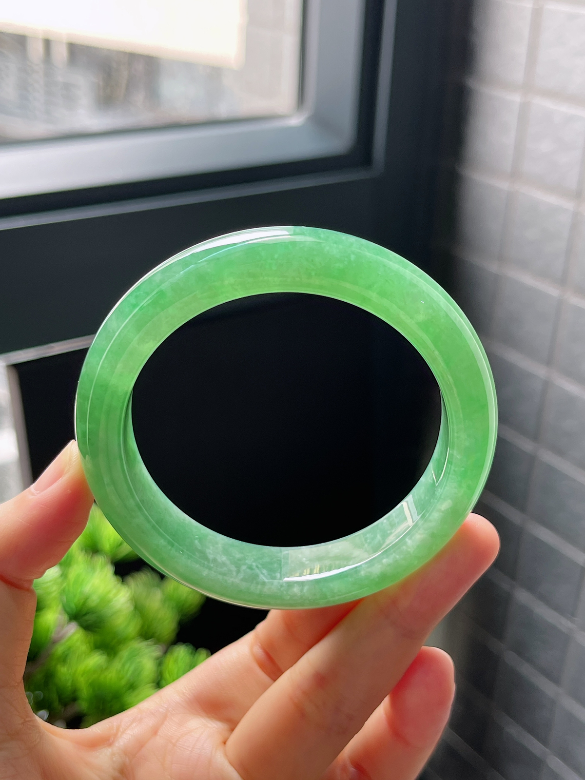 圈口54.7，冰糯满绿翡翠正圈手镯