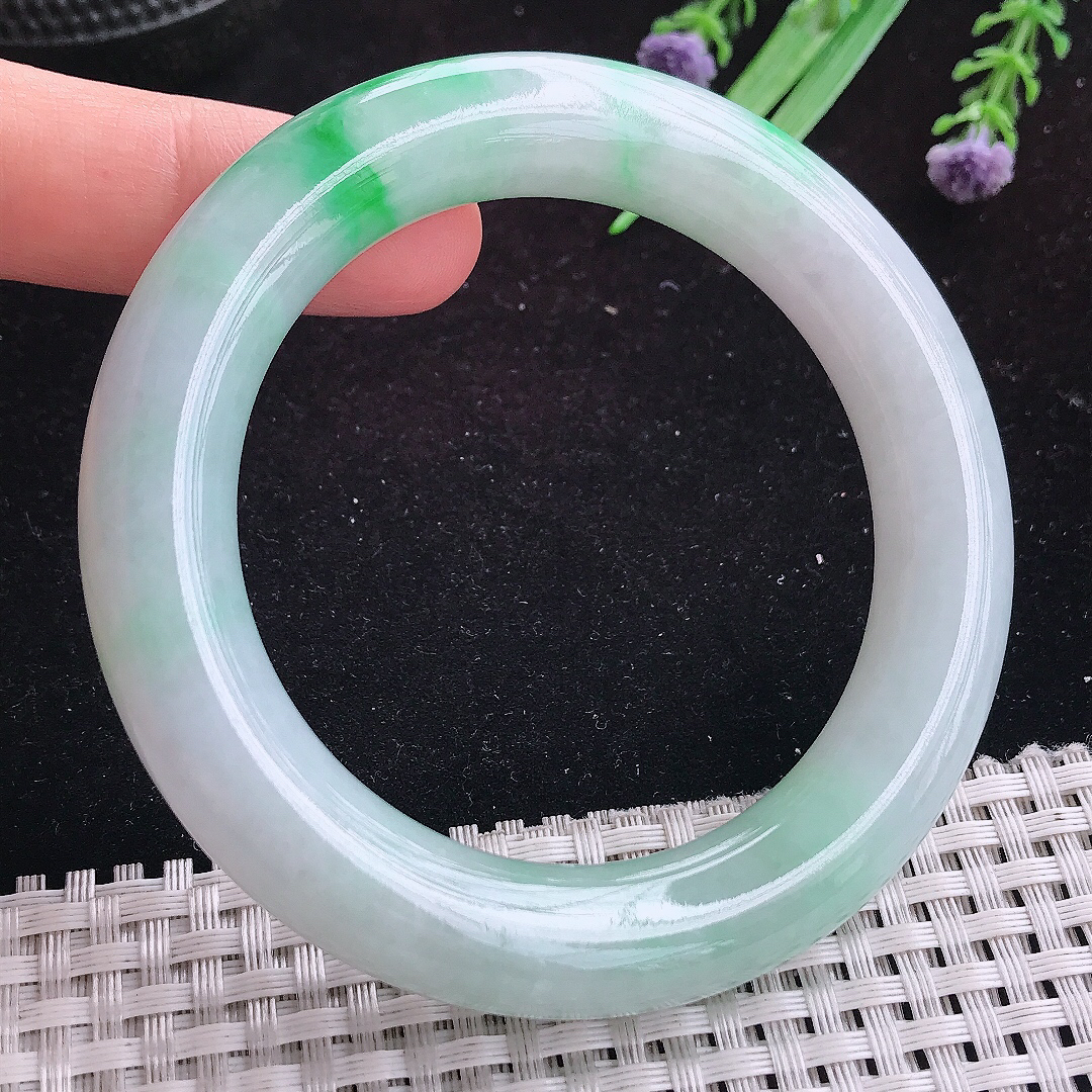 实拍A货翡翠56/11.8精美温润飘阳绿胖圆条手镯玉手镯女款平安镯