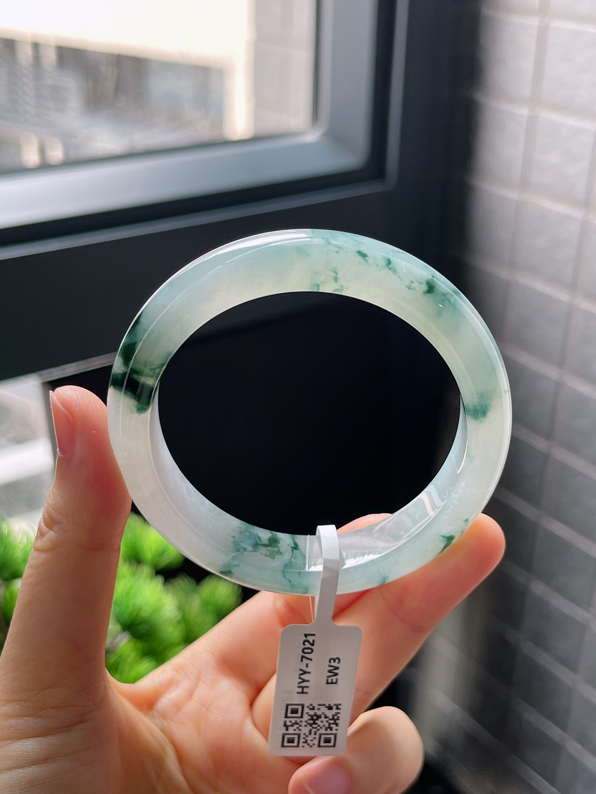 正圈53圈口，翡翠冰糯种飘绿手镯 飘花很有意境 强推