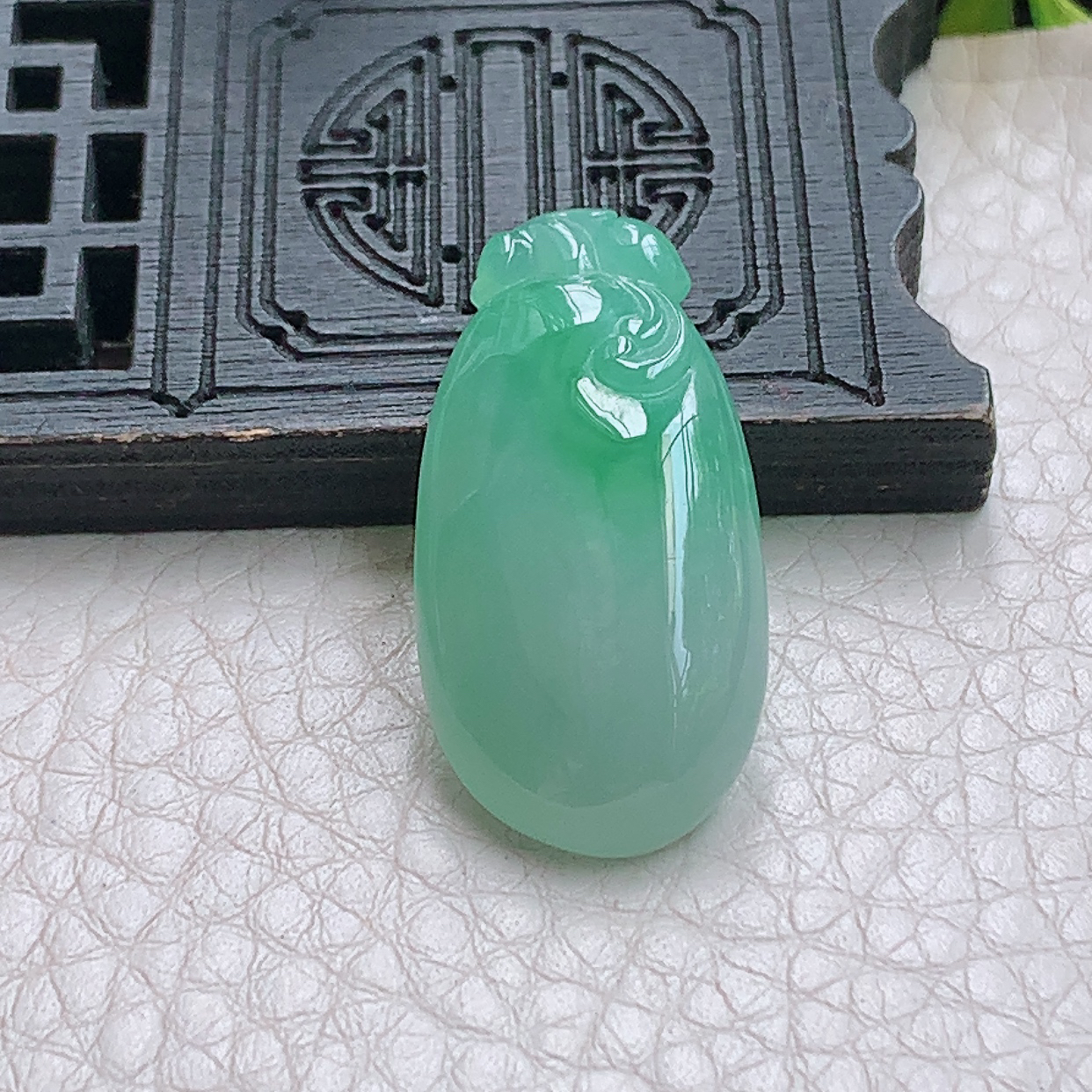 zz3实拍31*16*8.2天然缅甸翡翠冰飘绿福瓜吊坠