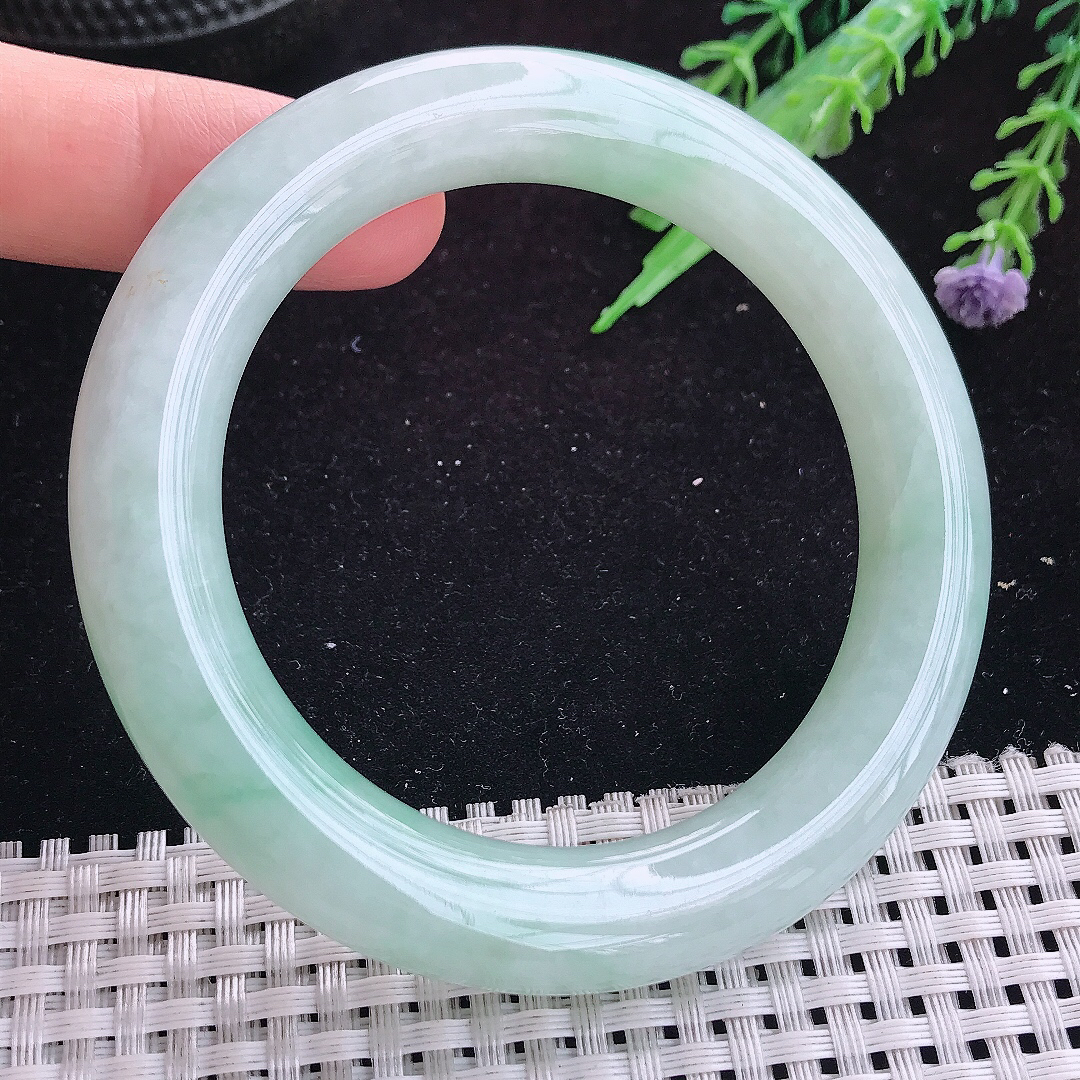 实拍A货翡翠56.5/11.1/11.5老坑温润飘绿胖圆条手镯玉手镯女款平安镯