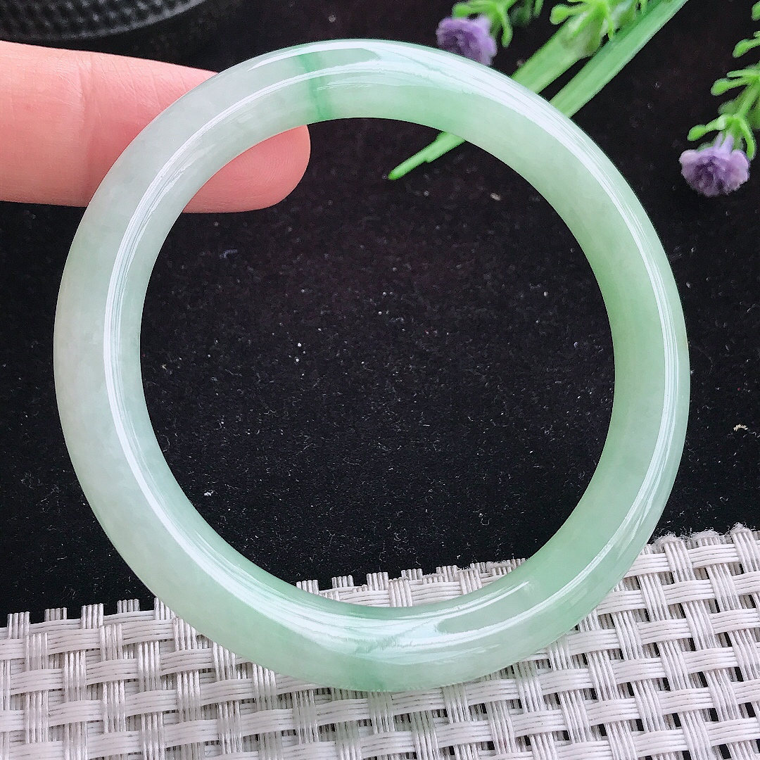 实拍A货翡翠55.5/8.8/8.6老坑冰胶飘阳绿圆条手镯玉手镯女款平安镯