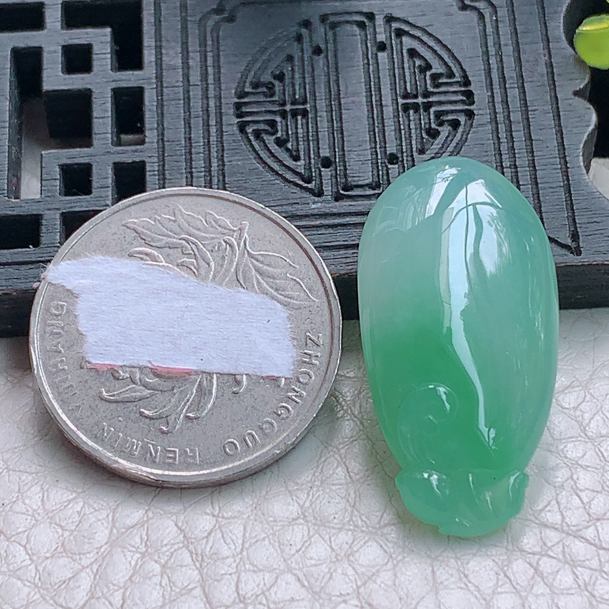 zz3实拍31*16*8.2天然缅甸翡翠冰飘绿福瓜吊坠