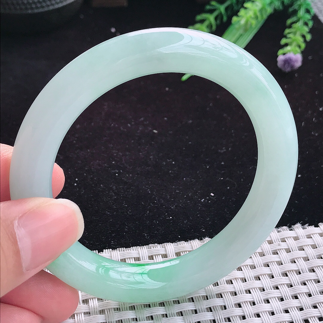 实拍A货翡翠55/10.5/10.3老坑冰润晴底飘阳绿圆条手镯玉手镯女款平安镯