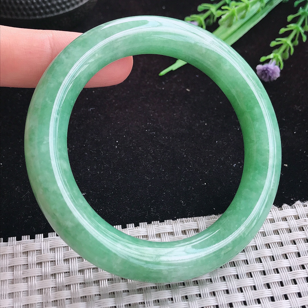 实拍A货翡翠57/11.5精美温润满绿圆条手镯玉手镯女款平安镯
