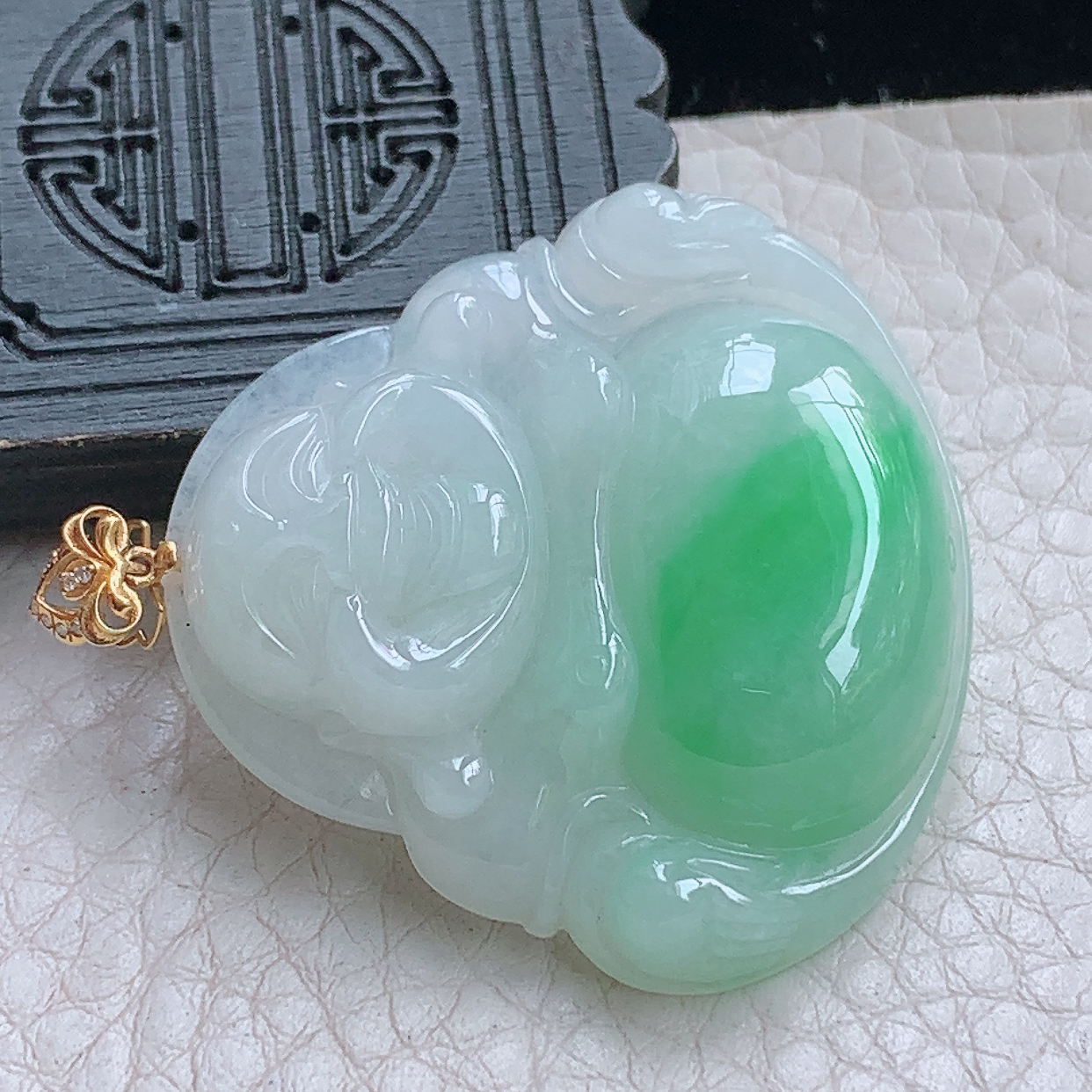zz3实拍35.2*36.6*7.8天然缅甸翡翠飘绿大佛公吊坠 18k金扣