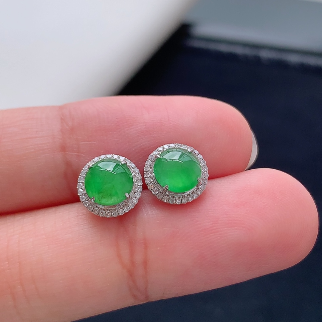 冰阳绿耳钉 莹莹青翠，种老细腻水润，佩戴优雅时尚 货号114602，6-6.1-2.1