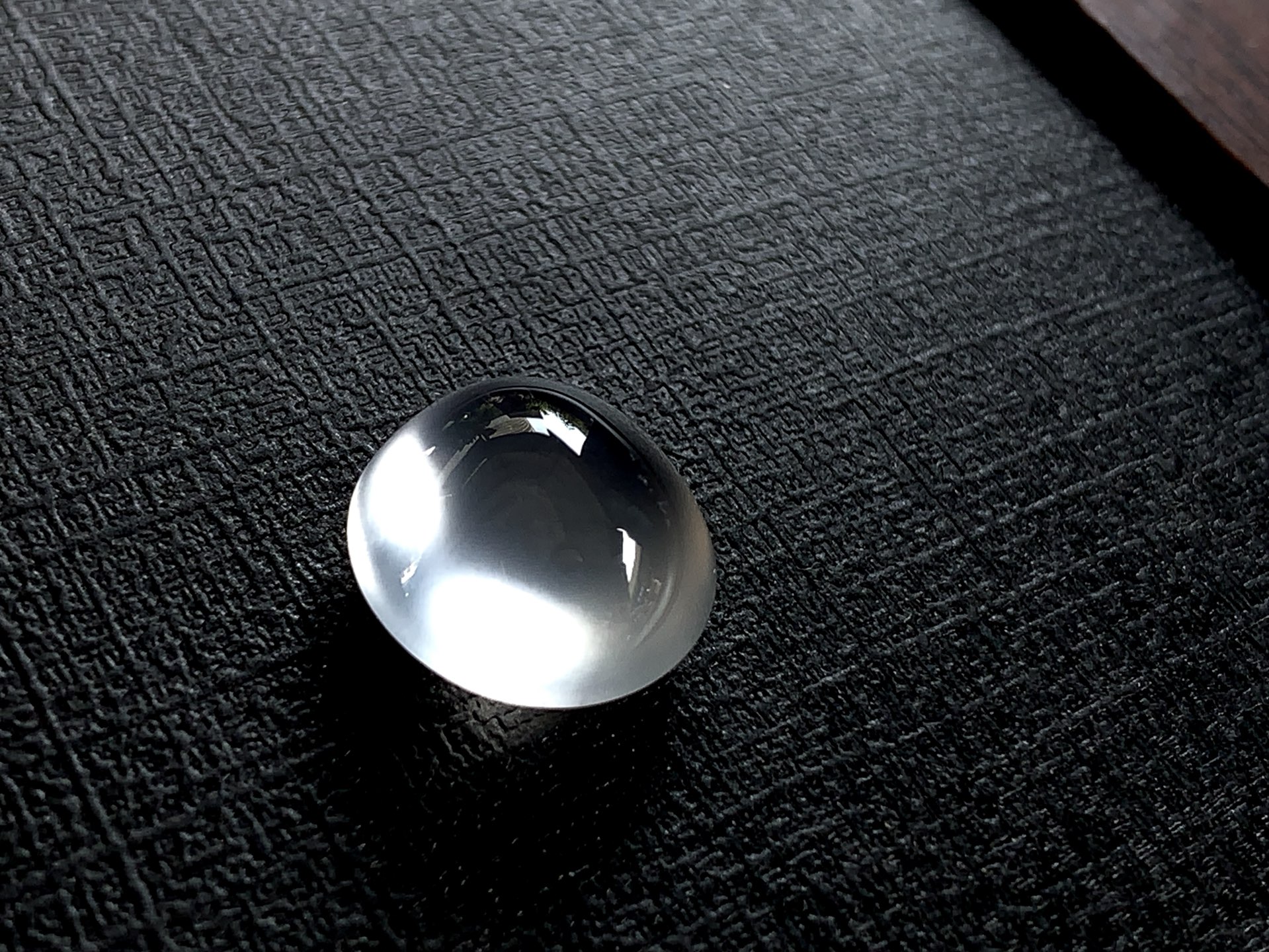 玻璃种蛋面，种水清亮，莹润生光 尺寸13.4×12.5×7.8